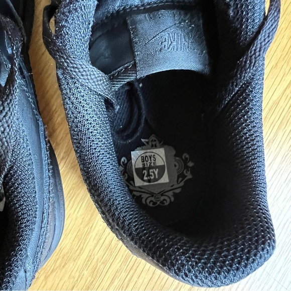 Nike Air Force Ones Solid Black - Picture 7 of 7